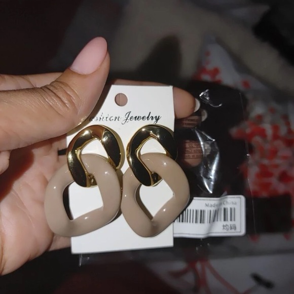 Chunky 2 Link Chain Earrings - Picture 10 of 12